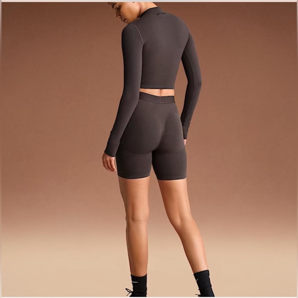 Nike skims seamless vintage set